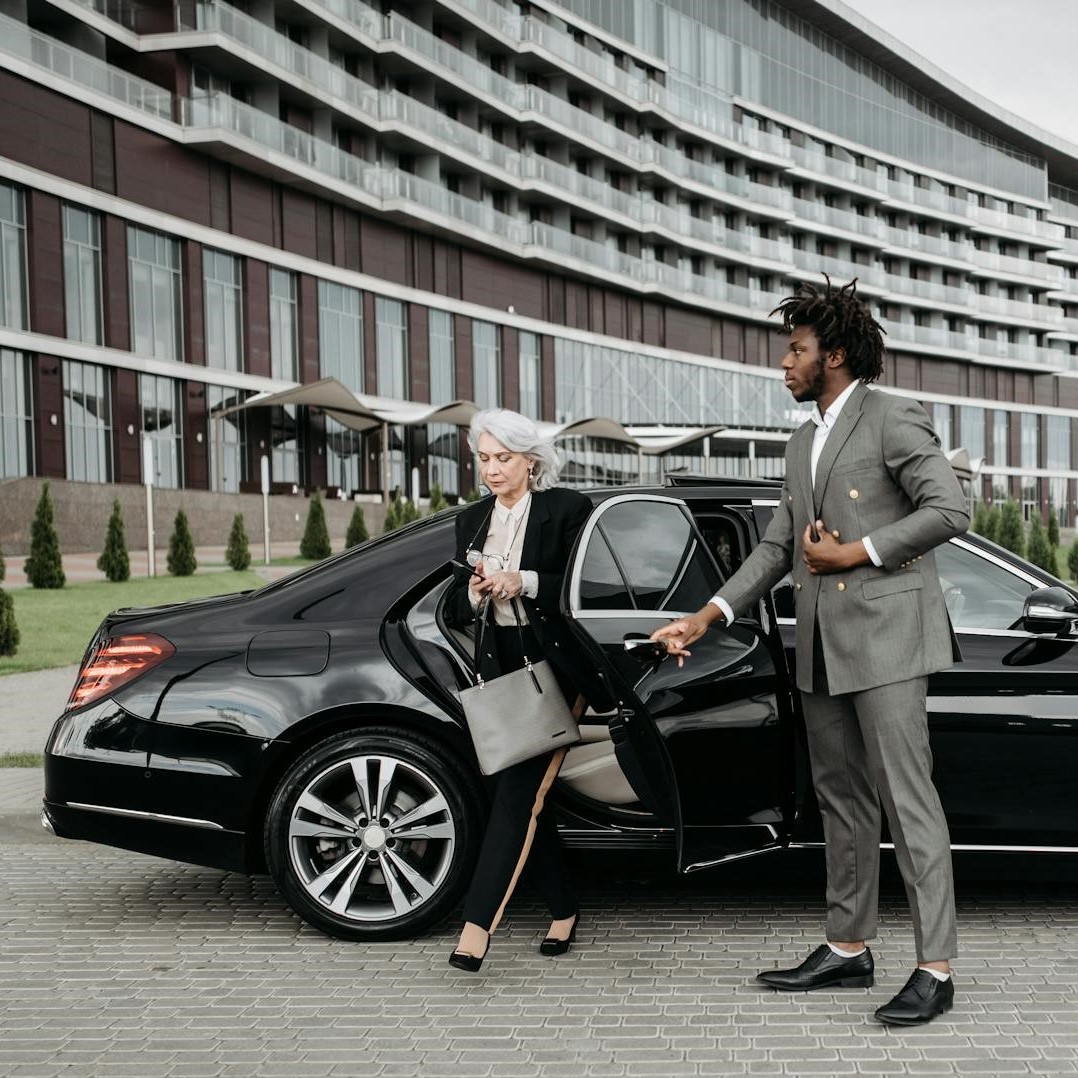 Meet and greet service at the airport with professional transportation setup | atravel.pro